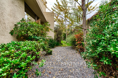Impecable Casa En Los Bravos Nororiente Con Piscin...