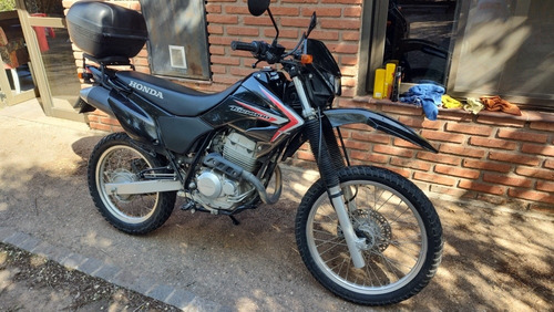 Imagen 4 de 25 de Moto Honda Tornado Xr 250 2016 7300 Km Impecable Original !!