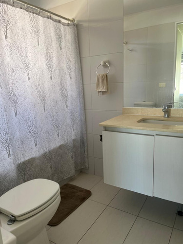 Casa Con 4 Dormitorios, En Condominio Con Control De Acceso