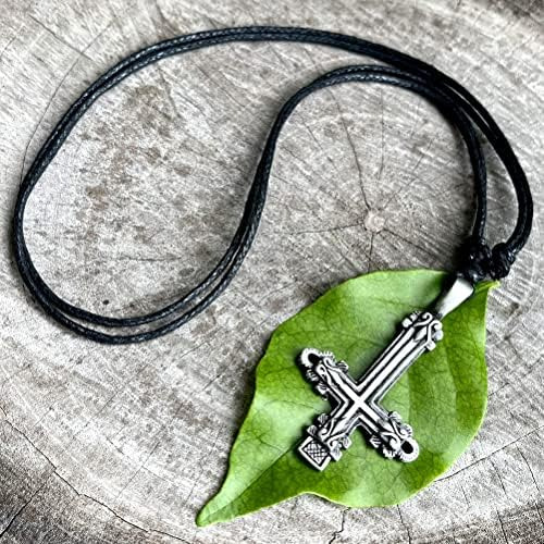 Colar Com Pingente De Cruz Invertida De São Pedro De Cabeça