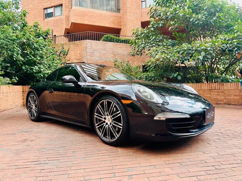 Porsche 911 911 Carrera 4 Black Edition