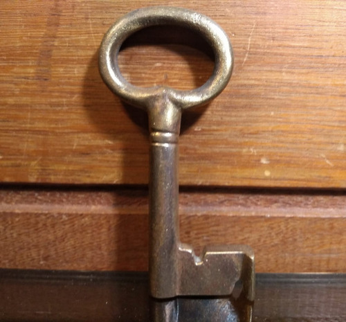 Imagem 8 de 8 de Antiga Chave Em Bronze - C 9083