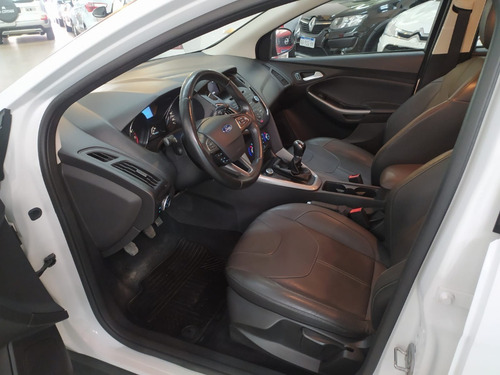 Imagen 12 de 17 de Ford Focus 2.0 Se 5pts 2016