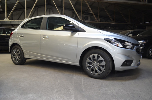 Imagen 16 de 18 de Chevrolet Onix 1.4 Joy Ls