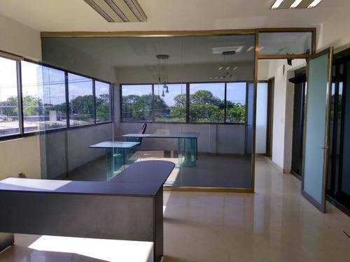 Imagen 16 de 20 de Bodega Con Oficinas