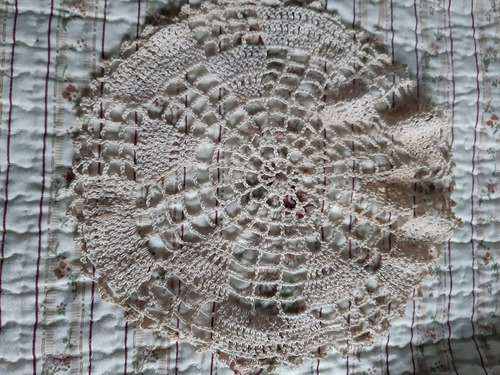 Carpeta De 21 Cms. De Diámetro De Hilo Antigua En Crochet