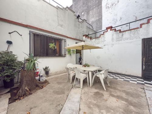 Venta - Casa Tipo Ph - Multifamiliar - 5 Ambientes - Terraza - Taller De Trabajo