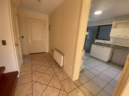Casa En Venta De 4 Dorm./3 Baños/pieza Y Baño De Servicio