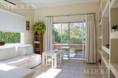 Casa En Venta Desarrollada En Una Sola Planta En Olivos Golf Club