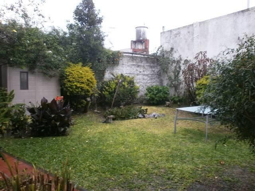 Chalet 4 Amb., 3 Plantas Y De Gran Solidez Constructiva