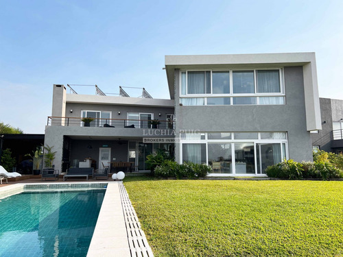 Increible Casa En Venta -vista A La Laguna Y Golf -el Canton