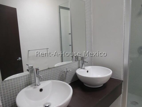 Casa De 3 Recamaras Con Baño Cada Una, Renta - Zibata | Ml