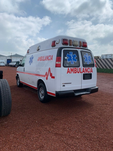Imagen 4 de 15 de Ambulancia De Traslado T2 Chevrolet Express Modelo 2008