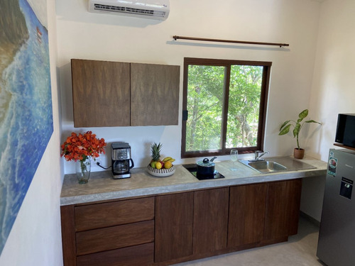 Casa - Hotel En Venta En Tulum, Quintana Roo, Santiago , Con 6 Habitaciones En Excelente Ubicación.