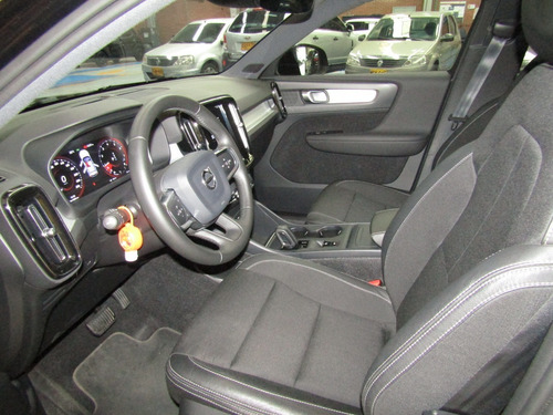 Imagen 8 de 15 de Volvo Xc40 Momentum T4