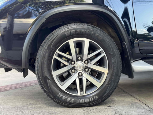 Toyota Hilux SW4 2.8 SRX 4X4 7 LUGARES 16V TURBO INTERCOOLER DIESEL 4P AUTOMÁTICO