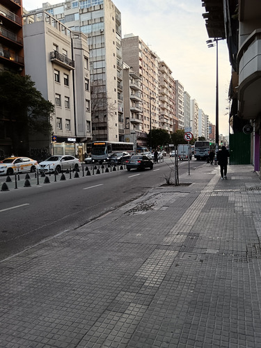 18 De Julio Entre Requena Y Paullier. Para M O T O