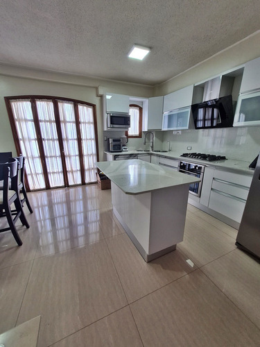 Imagen 3 de 11 de Se Alquila Espectacular Apto Duplex Res. Pueblo Viejo