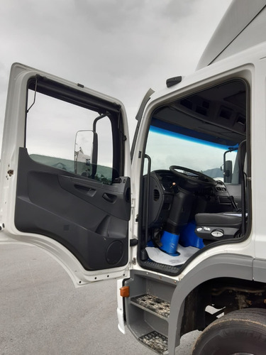 Imagem 9 de 11 de Mercedes Benz - Atego 2426