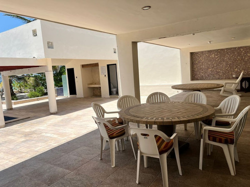 Casa Frente Al Mar En Venta En Merida F-215, 4 Rec. En Chicxulub $12,000,000