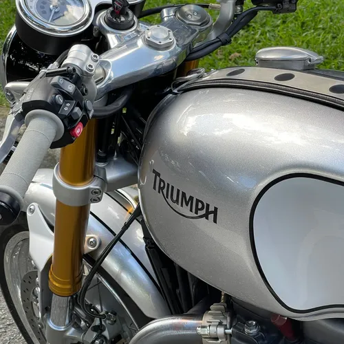 Triumph Thruxton R 1200