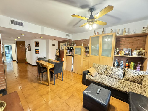 Departamento De 3 Dormitorios En Barrio Martin Piso Exclusivo Con Cochera
