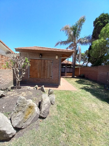 Imagen 11 de 13 de Casa Chalet 3 Ambientes Miramar 300m2 Temporada 2023