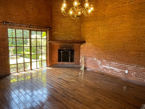 Casa En Venta En Acopilco En Privada Con Club Hípico.