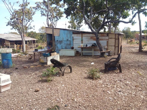 Imagem 1 de 4 de Vendo Uma Pequena Chácara No Formigueiro Leia Anúncio