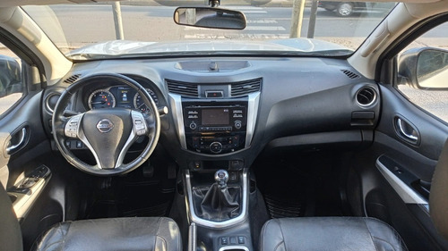 Imagen 12 de 15 de Nissan Frontier 2.8 Le 4x2 Manual 2018 Unico Dueño Gris