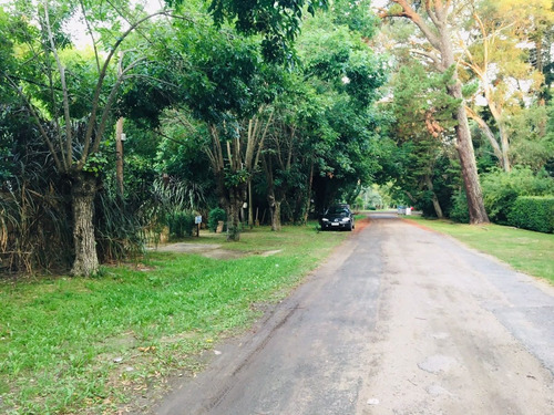 Imagen 12 de 13 de Casa De Dos Dormitorios En Balneario Santa Ana A Dos Cuadras De La Playa Con Amplio Jardín Al Frente