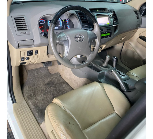 Toyota Hilux SW4 3.0 SRV 4X4 7 LUGARES 16V TURBO INTERCOOLER DIESEL 4P AUTOMÁTICO