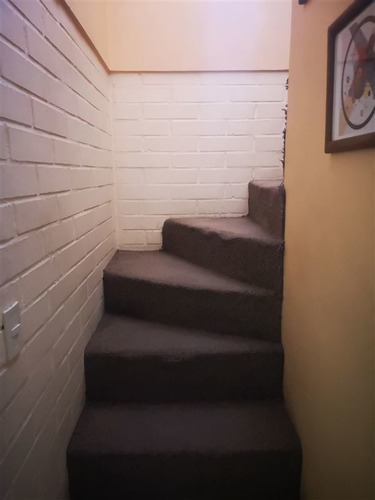 Casa En Venta De 4 Dorm. En Peñalolén