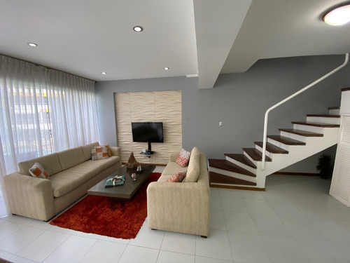 Imagen 2 de 12 de En Venta Apartamento Dúplex Residencia Coral Plaza Lechería / Roger Mongua