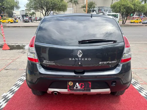 Renault Sandero Stepway Dynamique 1.6 Mt