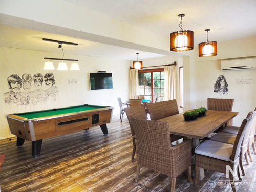 Vende Casa De 4 Dormitorios En Excelente Estado, Playa Mansa, Punta Del Este
