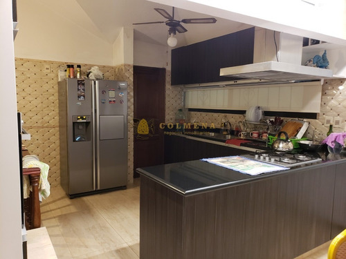 Casa En Venta En Barrio Cantegril- Ref: 2551