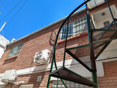Imagen 2 de 12 de Casa Pasillo Abasto 1 Dormitorio En Venta