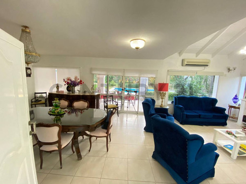 Venta De Casa 6 Ambientes 2 Dormitorios En Solares Del Carcarañá, Oliveros