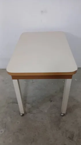 Mesa De Madera Con Ruedas (Usado)