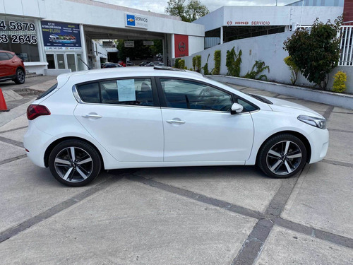 Imagen 8 de 13 de Kia Forte 2.0 Hb Sx Mt 2017
