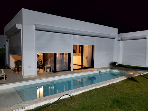 Villa Independiente En Punta Cana - De Esquina Con Patio
