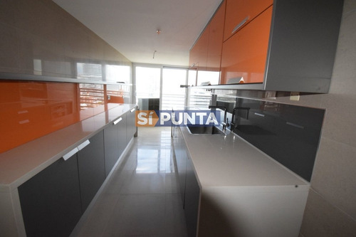 Imagen 20 de 20 de Playa Mansa , Edificio De Categoria , Excelente Vista !