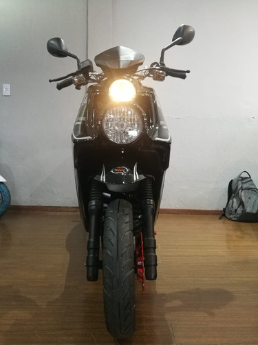 Imagen 5 de 21 de Scooter Electrico Sunra Luhu Bateria Litio Para Uso Interno