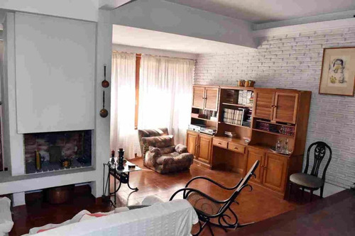 Casa En Venta - 4 Dormitorios 2 Baños - Cochera - 246mts2 - Villa Real