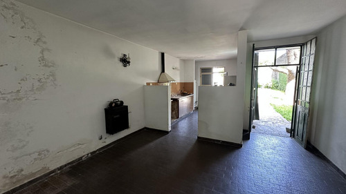 Fisherton: Muniagurria Y Córdoba, Amplisimo Jardín