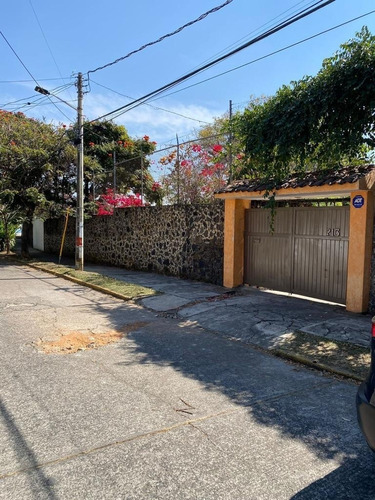 Exclusiva Casa En Venta En Lomas De Atzingo, Cuernavaca