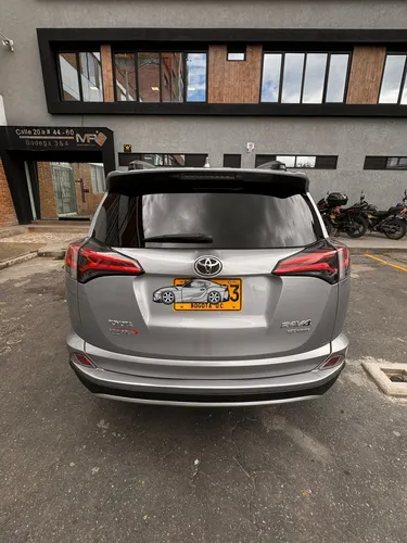 Toyota RAV4 2.0 Street