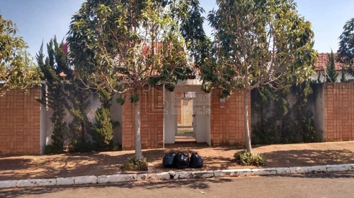 Imagem 1 de 6 de Venda De Casas / Padrão Na Cidade De Araraquara 9587
