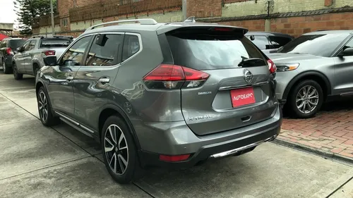 Nissan X-Trail T32 Exclusive Sec 2,5 4x4 7P